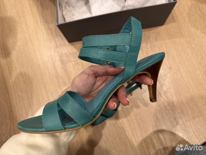 Кожаные босоножки 38 39 Minelli