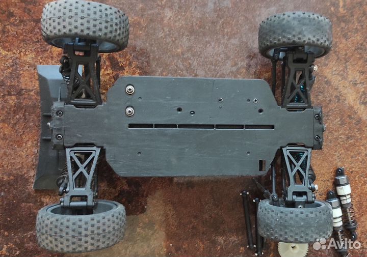 Радиоуправляемая модель багги 1 18