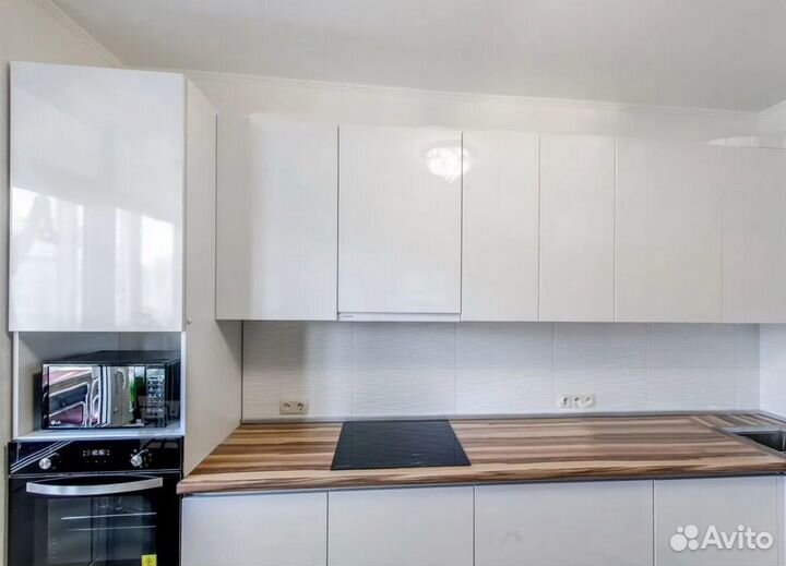 Угловая кухня белая на заказ