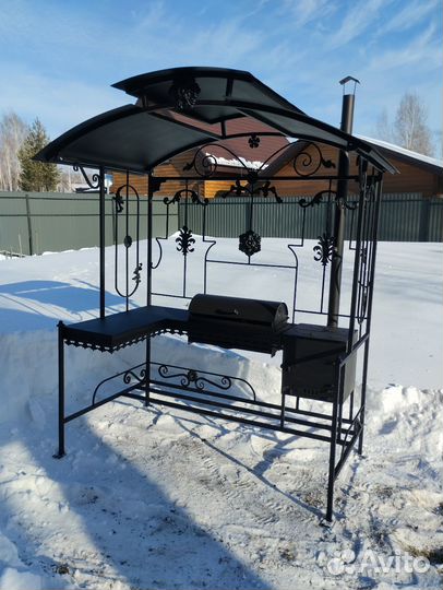 Мангальная зона под крышей