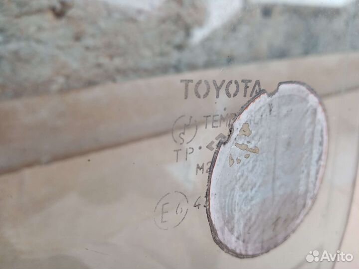 Стекло переднее правое Toyota Previa 1 1990-2000
