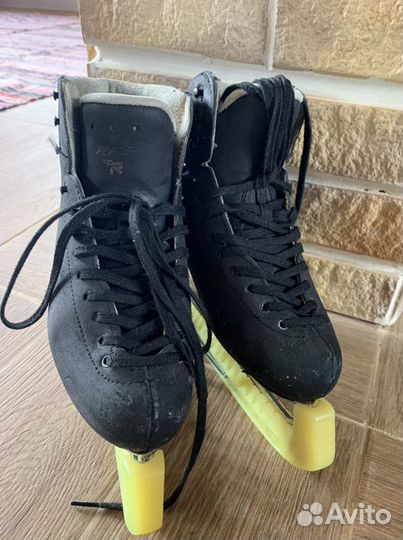 Продам фигурные коньки