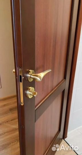 Двери межкомнатные б/у