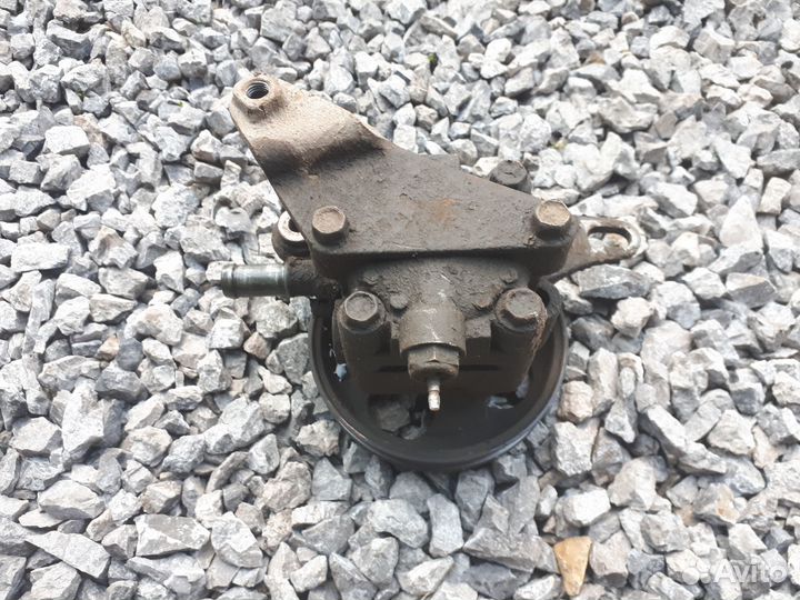 Насос гидроусилителя руля fsde Mazda 626 98г 2WD M