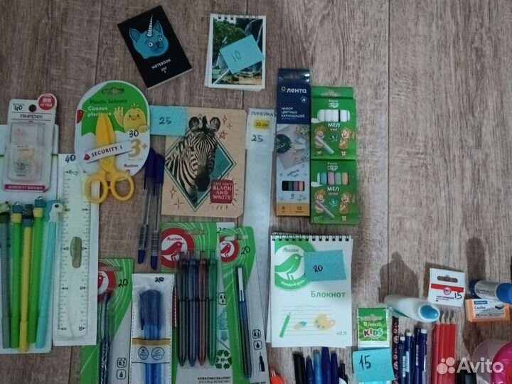 Канцелярия: тетради,ручки,карандаши и прочее