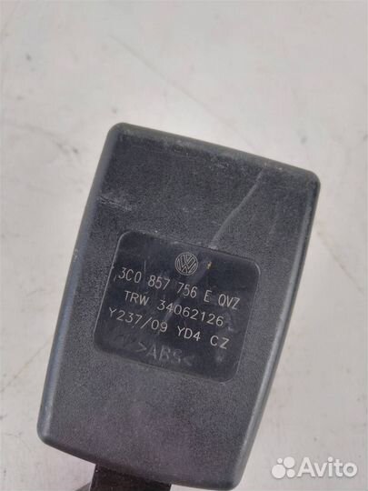 Ответная часть переднего правого ремня безоп. фол