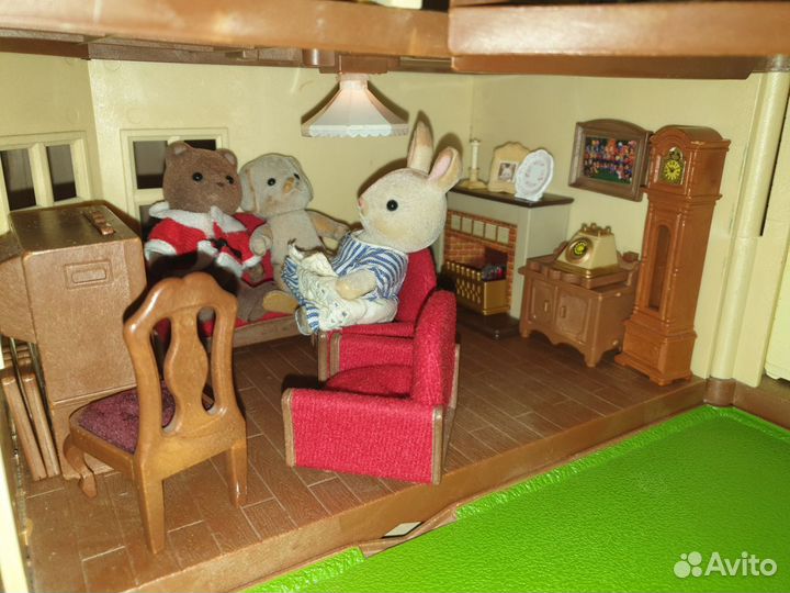 Большой двухэтажный дом Sylvanian с аксессуарами