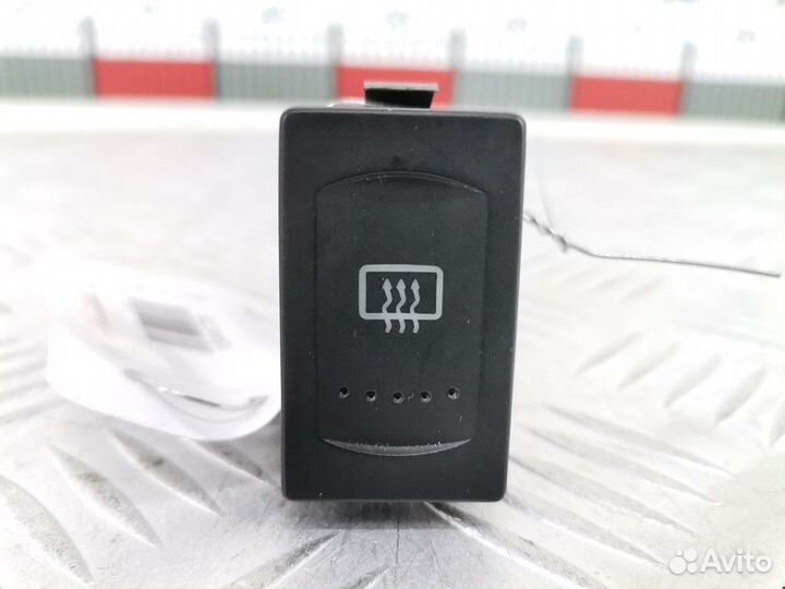 Кнопка обогрева заднего стекла Volkswagen Passat