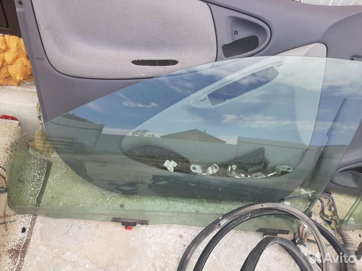 Продам обшивку дверей Toyota Platz левая сторона