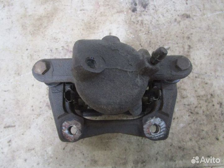 Суппорт тормозной передний правый Renault Duster 2012 (7701208333)