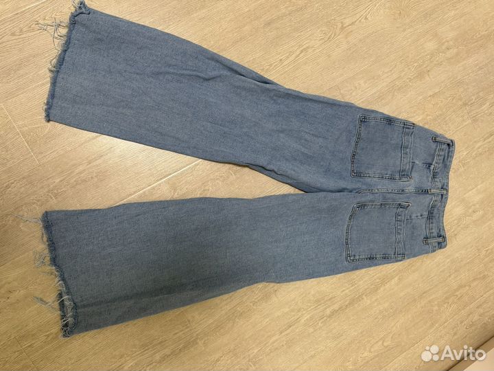 Комплект (джинсы zara +футболка levis)