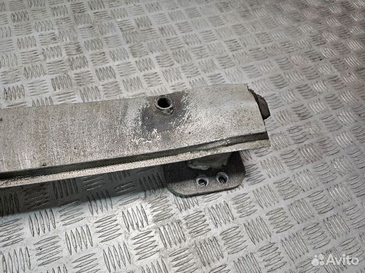 Усилитель бампера задний Peugeot 308