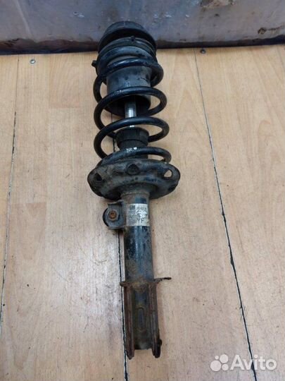 Стойка подвески передняя правая Opel Meriva A