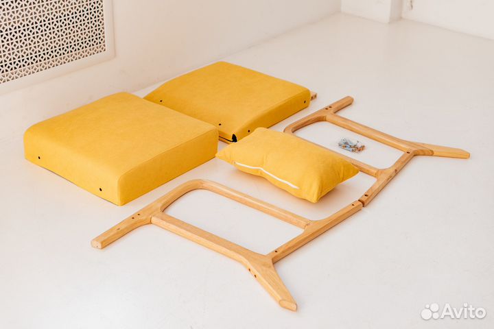 Кресло из дерева