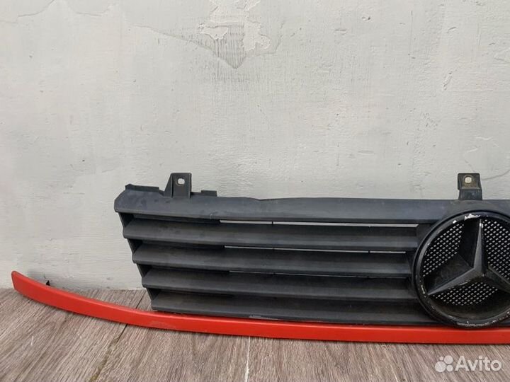 Решетка радиатора передняя Mercedes Vito W638 2000