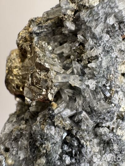 Минерал пирит, кварц, природные