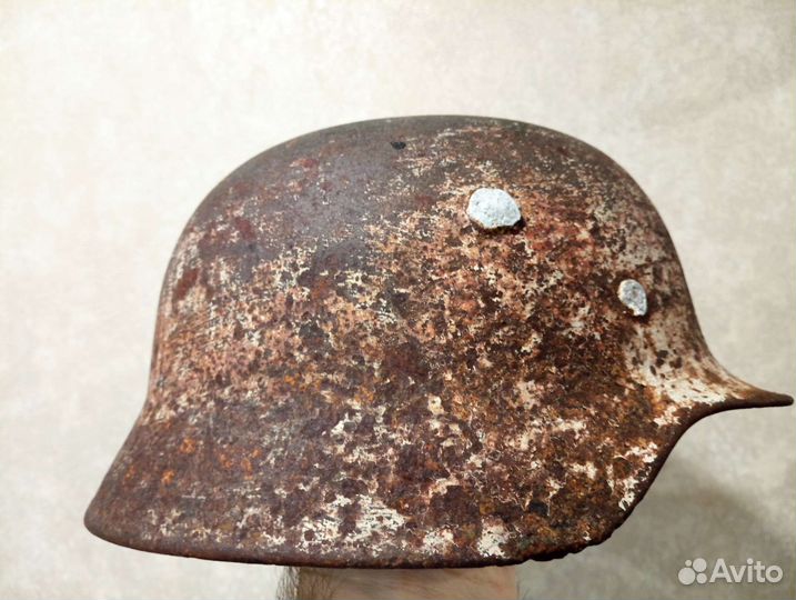 Ящик немецкий и каска