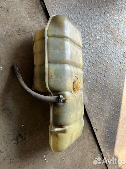 Бачок расширительный на volvo FM