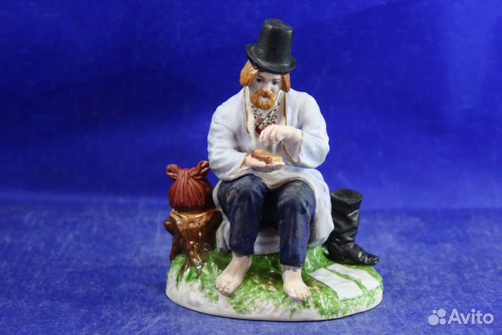 Мужик с краюхой хлеба не Гарднер статуэтка редкост