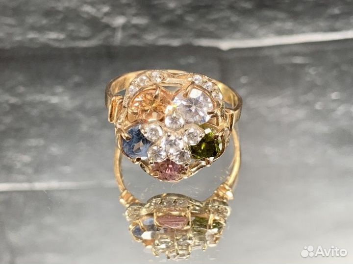 Золотое кольцо 585 пробы, массой 4.7 грамма (17р)