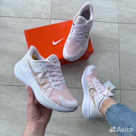 Кроссовки Nike женские