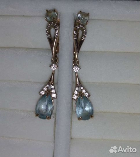 Золотые серьги с топазами