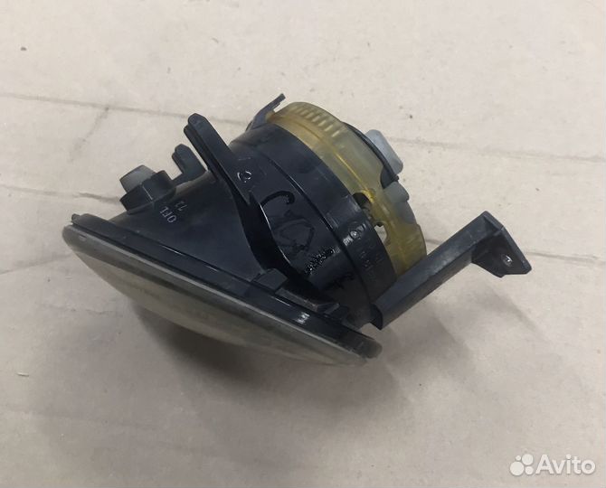 Фара противотуманная левая Golf 6