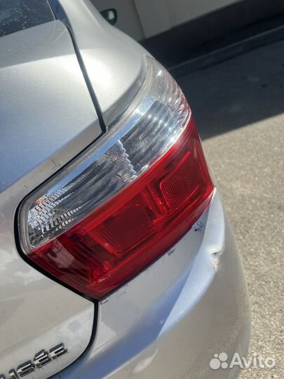 Продаю заднюю правую фару