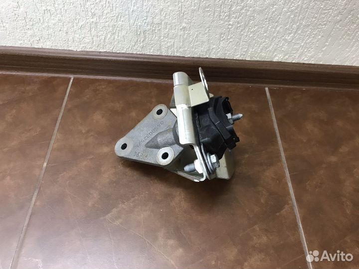 Опора кпп Лада Веста