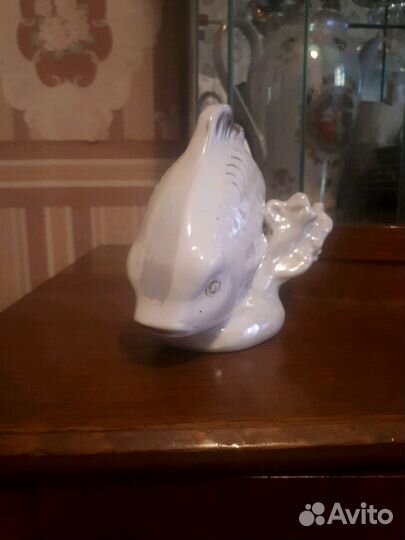 Фарфоровая статуэтка 