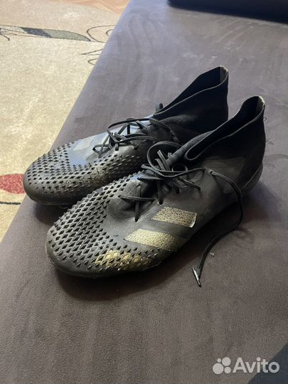Бутсы и вратарские перчатки adidas predator
