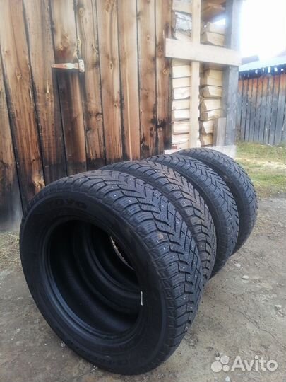 Toyo Observe Ice-Freezer SUV 215/65 R16