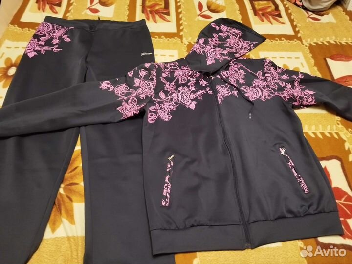 Спортивный костюм женский