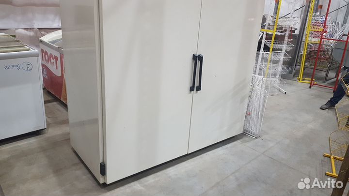 Шкаф холодильный с глухой дверью