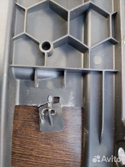 Обшивка багажника правая Mercedes Gl 500 4Matic