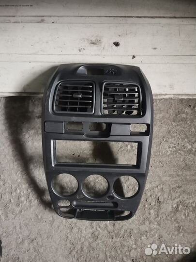 Накладка центральной консоли Hyundai Accent