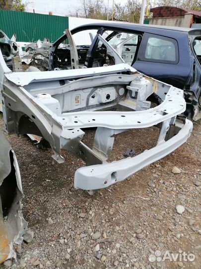 Передняя часть Рено Дастер