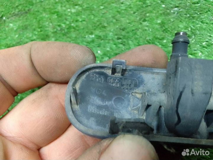 Форсунка омывателя лобового стекла VW Tiguan 2007