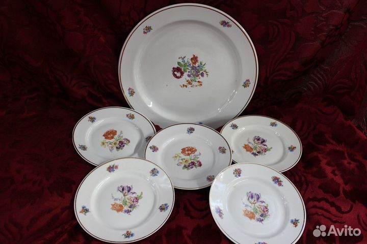 Блюдо и тарелки из СССР