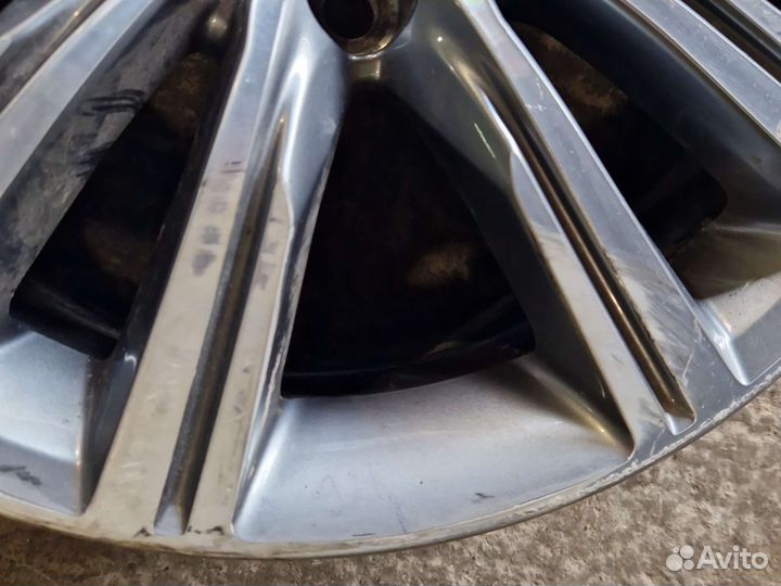 Диск литой оригинал R17 Genesis G80