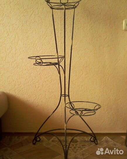 Подставка для цветов металлическая