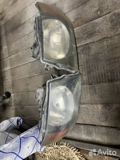 Продам передние фары mitsubishi pajero io