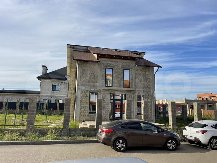 Коттедж 279 м² на участке 5 сот.