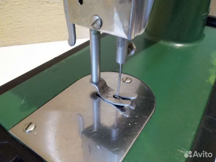 Детская швейная машинка времён СССР 1960- 1970 год