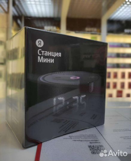 Умная колонка Яндекс Станция Мини Плюс с часами