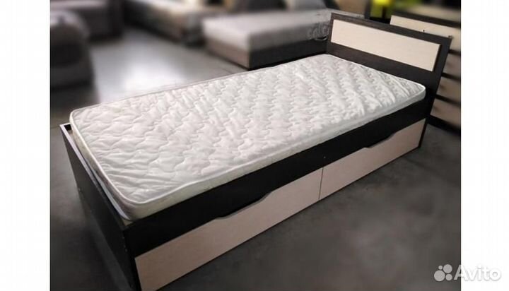 Кровать с ящиками