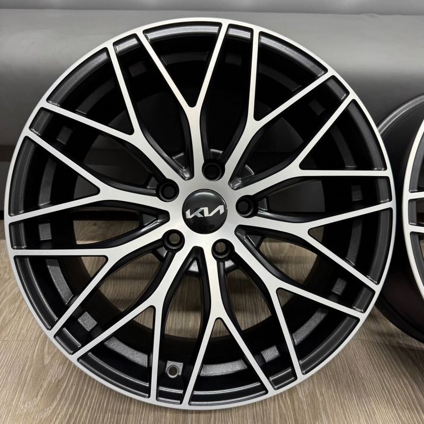 Литые диски Blitz 8×R18 5×114.3