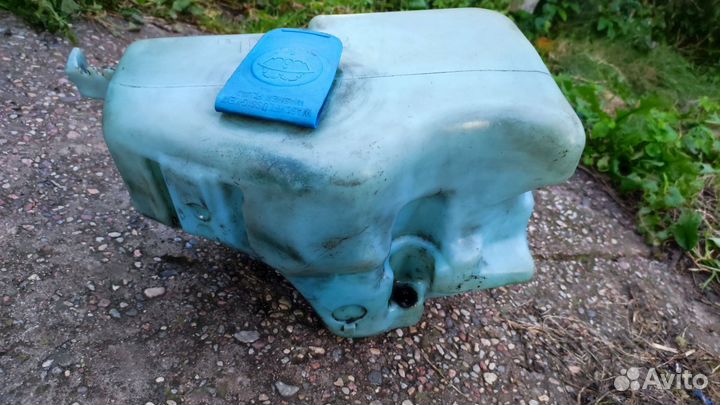 Бачок омывателя passat b4