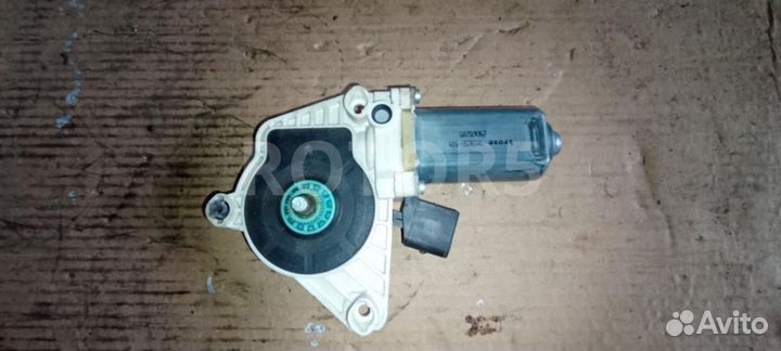 Моторчик стеклоподъемника правый Mercedes-Benz