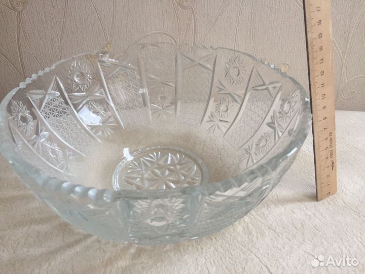 Большой хрустальный салатник времён СССР